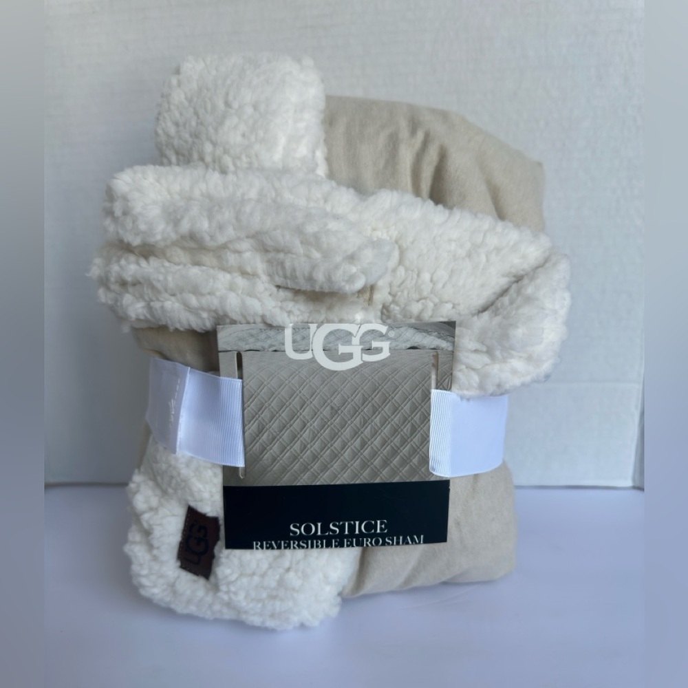 UGG Solstice 2 Reversible Sham in Cream and Tan